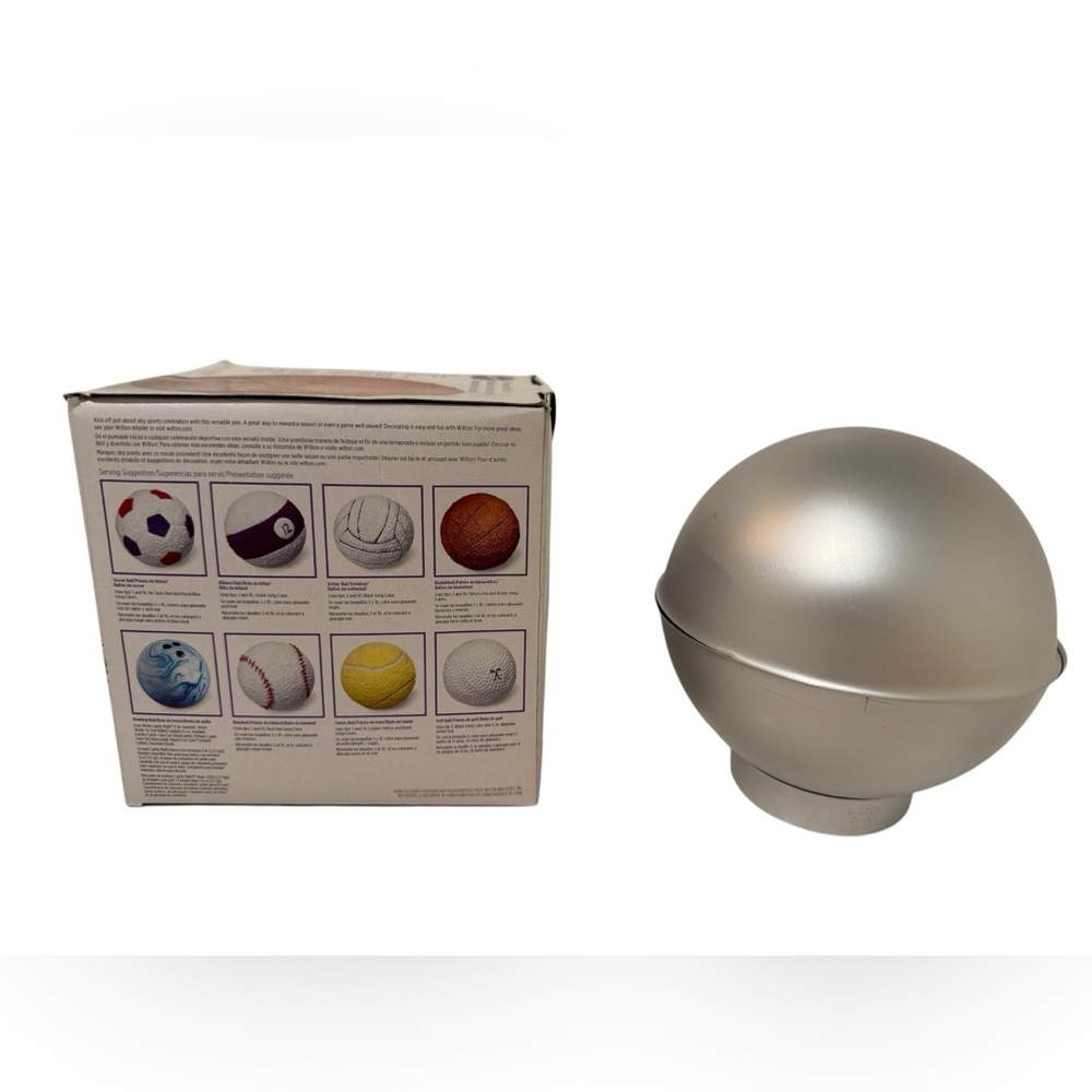 Vintage Wilton 3-D Sports Ball Pan Set (NWT)